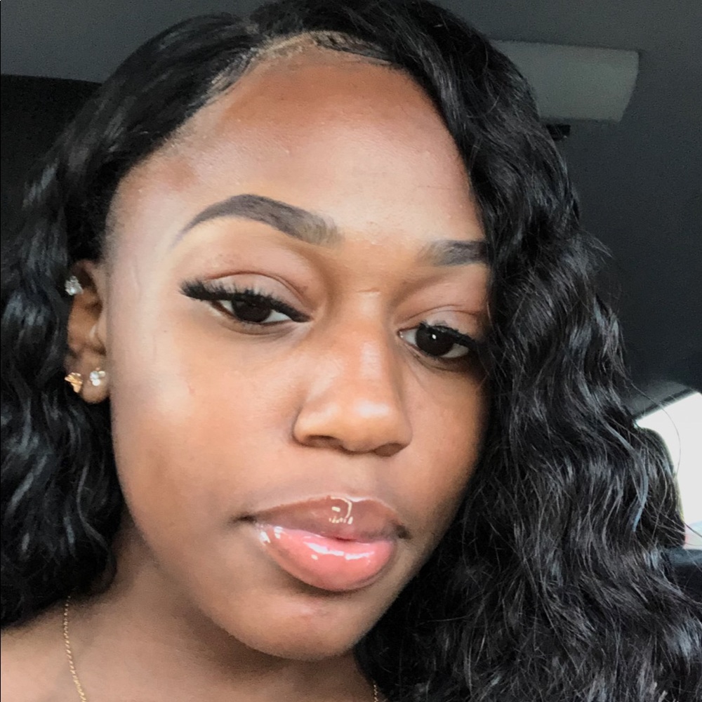 Meet your Posher, Kayla